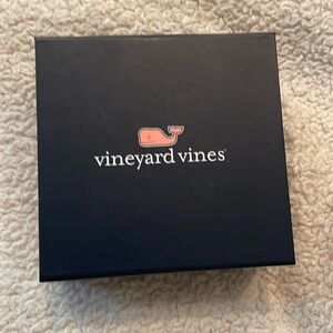 Vineyard vines box
